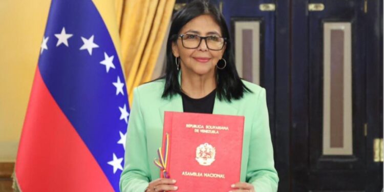 Presidentja e përkohshme e Venezuelës diskuton mbi "përgatitjet për bisedime me opozitën"