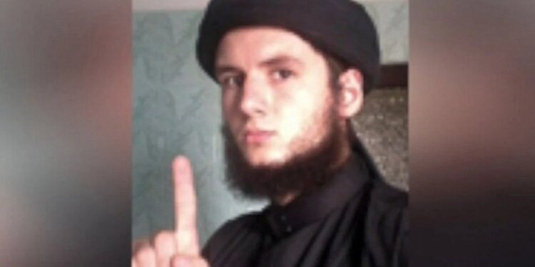 Produkt i rrezikshëm: Thika, armë dhe flamuj të ISIS. Prokuroria e Tiranës kërkon konfiskimin e pasurive të Sajmir Alimehmetit, i dënuar në SHBA.