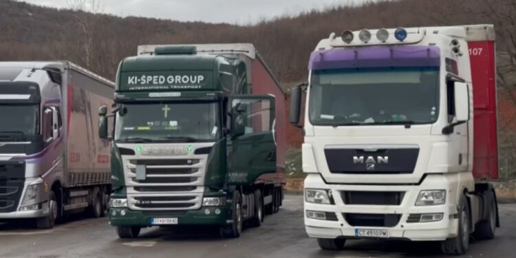 Protesta e tretë në Qafë Thanë, kamionët vazhdojnë të bllokohen