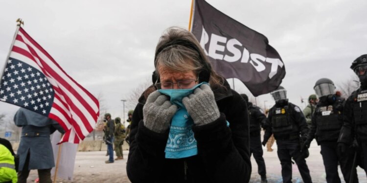 Protesta ndaj politikave anti-imigracion në Minesota, Pentagoni aktivizon 1500 ushtarë për të përballuar situatën nëse shkallëzohet.