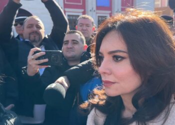 Protesta në Vlorë: Tregtarët i drejtohen Spiropalit, shprehin shqetësimet për zhvendosjen e tregut. Ministrja premton bisedime me kryetaren e bashkisë.