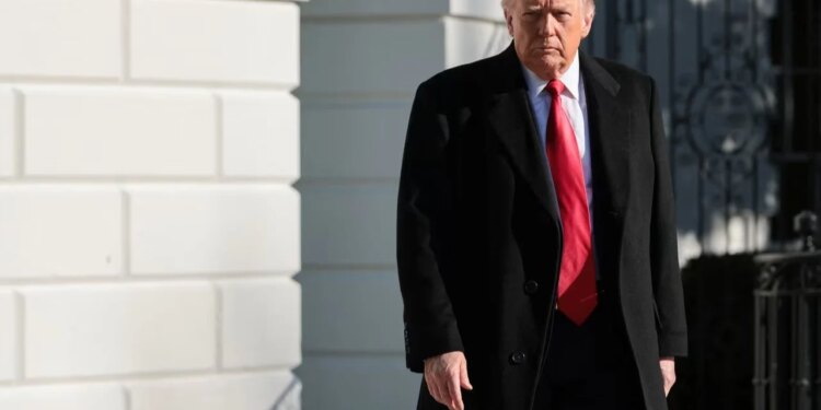 Protesta të dhunshme në Iran: Trump heq dorë nga takimi me liderët e sigurisë kombëtare, ndërsa diskutimet mbi strategjinë ndaj Teheranit prisnin.