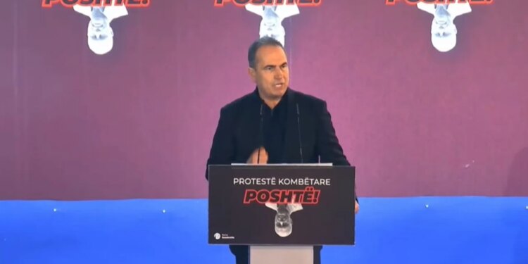 Protestë para Kryeministrisë: Luçiano Boçi kërkon rrëzimin e qeverisë.