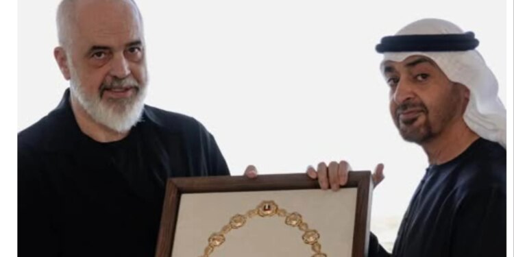 Rama nderohet në Emiratet e Bashkuara me medaljen më të lartë, të ndarë më parë nga Mbretëresha Elizabeth II, Trump dhe Macron.