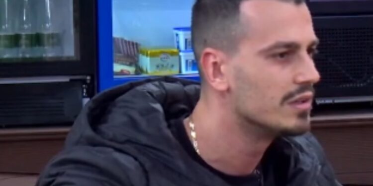 Rogerti: "Nuk fal Mateon, jeton me paratë e familjes, s'ka lekë të tijat"!