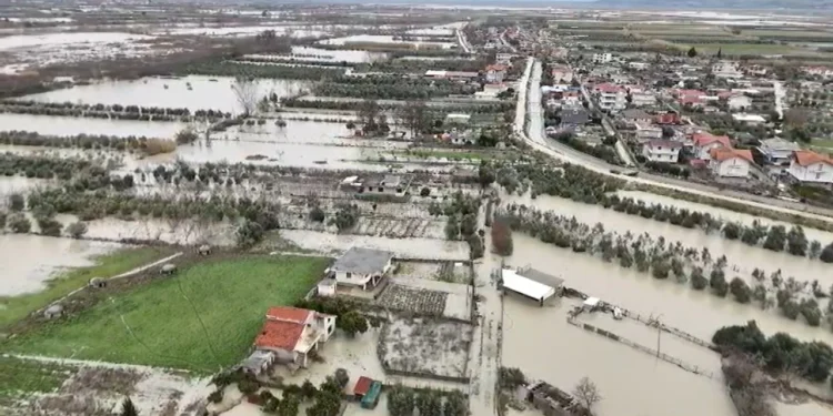 Rreth 120 shtëpi të goditura nga përmbytjet në Ferras, ekipet e verifikimit nisen për të vlerësuar dëmet.
