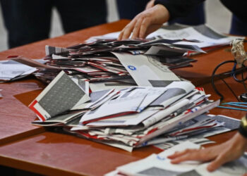 Rreth 60 për qind e votave me postë janë numëruar, VV-ja udhëheq me një diferencë të qartë.