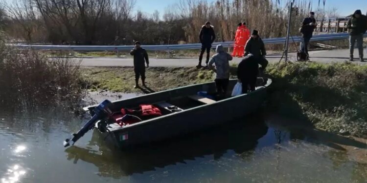 Rritja e shkarkimeve, NënShkodra në përmbytje, banorët e Obotit lëvizin vetëm me varka.