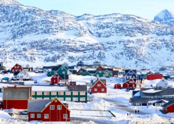 Rusia akuzon Danimarkën për rritjen e tensioneve në Arktik me dërgimin e trupave ushtarake në Groenlandë.