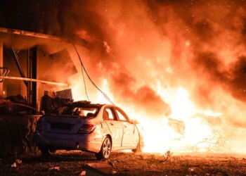 Rusia godet Kievin në ditën e nisjes së negociatave për paqe, thonë zyrtarët ukrainas: Një veprim brutali të porositur nga Putin.