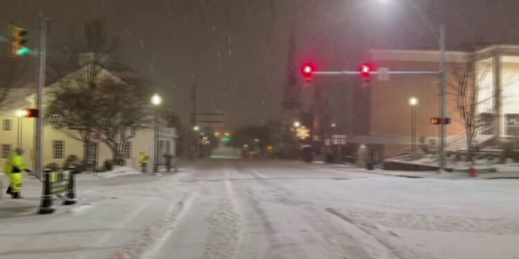 SHBA nën "epokën e akullnajave": 11 të vdekur nga stuhitë e acarit, më shumë se gjysma e popullsisë e prekur.