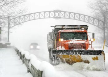 SHBA përgatitet për stuhinë e akullit, mbi 160 milionë njerëz do të ndihen në ndikimin e motit ekstrem këtë fundjavë.