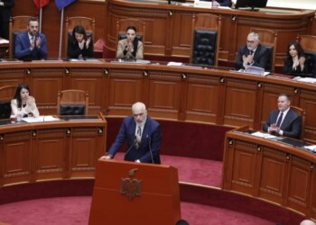 "Sa herë më thoni Ramush, më jepni më shumë durim" / Rama për opozitën: Thashë se do të paguaja 1 miliard dollarë, ku është Latifi?