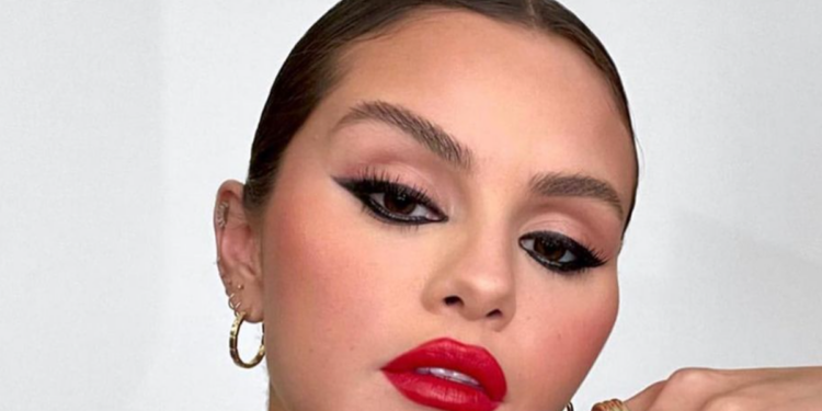 Selena Gomez mahnit fansat me një “selfie” natyrale pa make-up!