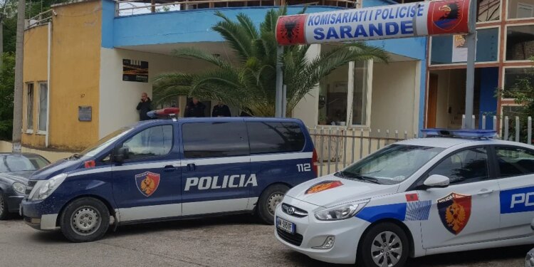 Sherri me shkopinj dhe thika në Sarandë, policia bën me dije: Dy të arrestuar, një në kërkim.