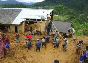 Shira të shumtë në Indonezi, të paktën 10 viktima dhe shumë të zhdukur nga rrëshqitjet e dheut