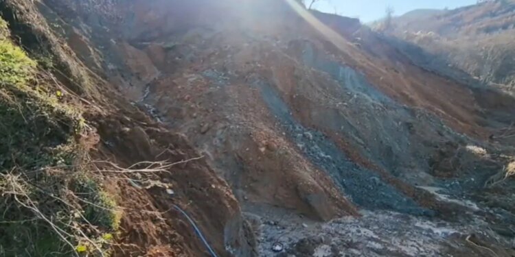 Shkretimi i masës së tokës në fshatin Spathar të Librazhdit, dëmtime në shtëpi dhe infrastrukturën rrugore.