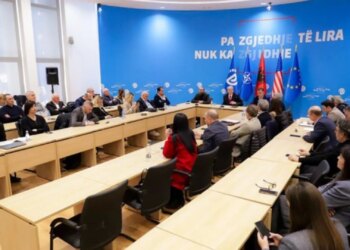 Shqipëria në Bordin e Paqes: Seancë e enjtes në Kuvend, PD akuzon për mungesë njoftimi dy ditë përpara.