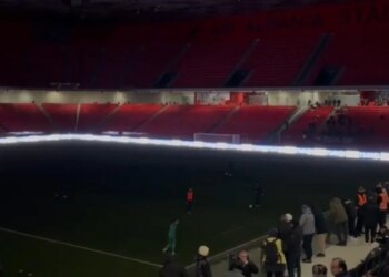 Skandal në Superiore: Ndërpritet energjia elektrike në "Arenën Kombëtare" gjatë ndeshjes Dinamo-Vllaznia.