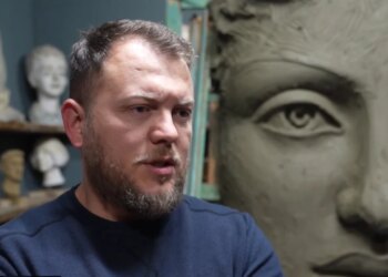 Skulptori në vendlindje, artisti Elton Korbeci: Qëllimi i punës për të mbrojtur identitetin dhe historinë.