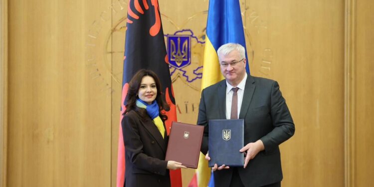 Spiropali takohet në Kiev me homologun ukrainas: Shqipëria mbështet Ukrainën në drejtimin për një paqe të drejtë dhe një të ardhme të përbashkët europiane.