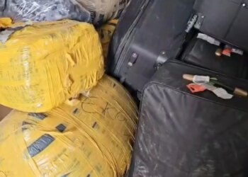 Të arrestuar për kontrabandë veshjesh nga Kina dhe Turqia, shmangie tatimesh përmes shitjeve të paligjshme: 3 të ndaluar, 4 të tjerë nën hetim.