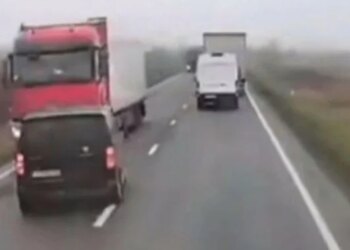 Tifozët grek në rrugë për në Francë, aksidentohen me një kamion në Rumani, 6 të vdekur dhe 3 të lënduar.