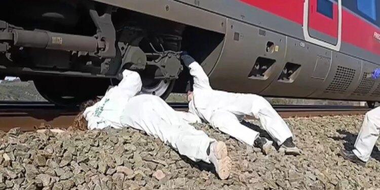 Tragjedia në Spanjë: Dy trenat përplasen, gjendet një tjetër trup pa jetë nën rrënoja, totali i viktimave arrin në 42.