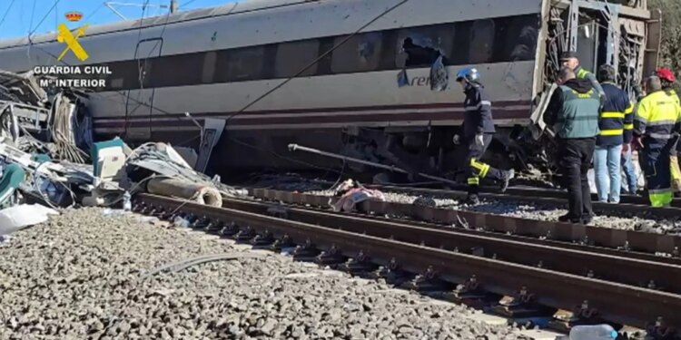 Tragjedia në hekurudhën e Spanjës, kryeministri shpall tri ditë zie kombëtare për ata që humbën jetën në aksident.