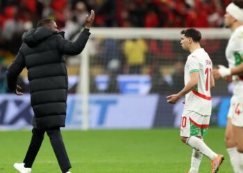 Trajneri i Senegalit rrezikon përjashtimin nga Botërori pas kërkesës për të braktisur fushën lojtarëve.