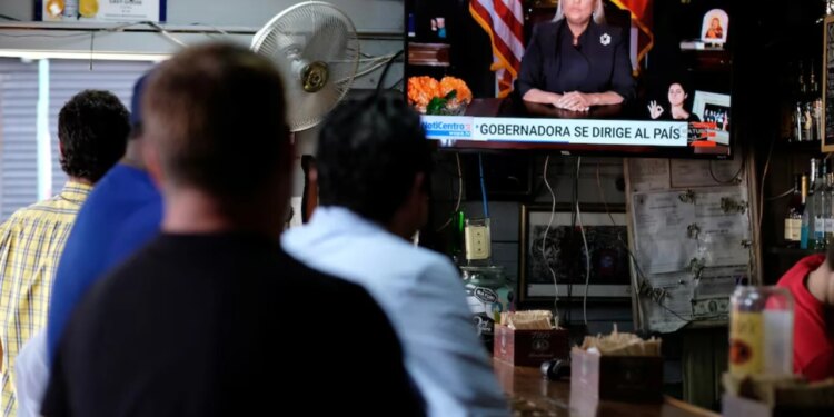 Trump fal ish-guvernatoren e Porto Rikos dhe dy zyrtarë të tjerë, të akuzuar për korrupsion.