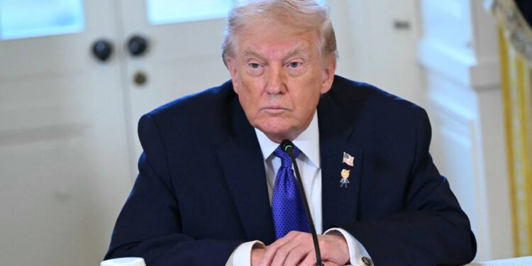 Trump mban qëndrim të fortë, Presidenti amerikan ngre 25% tarifa për shtetet që kanë marrëdhënie tregtare me Iranin.