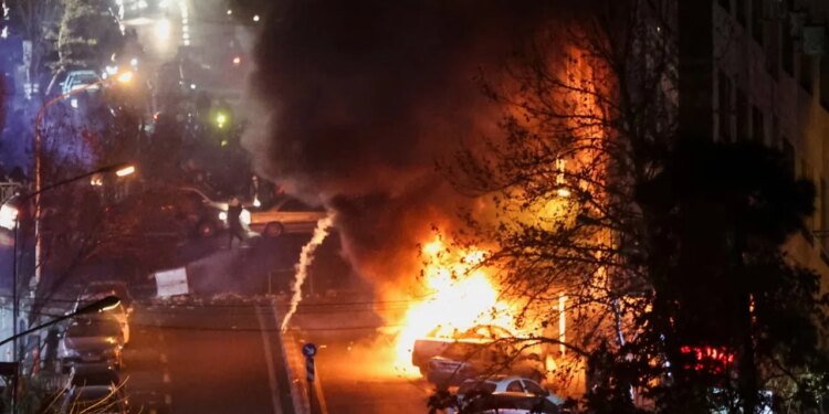 Trump njoftoi për rritjen e tarifave ndaj vendeve që tregtojnë me Iranin; këto janë shtetet më të rrezikuara