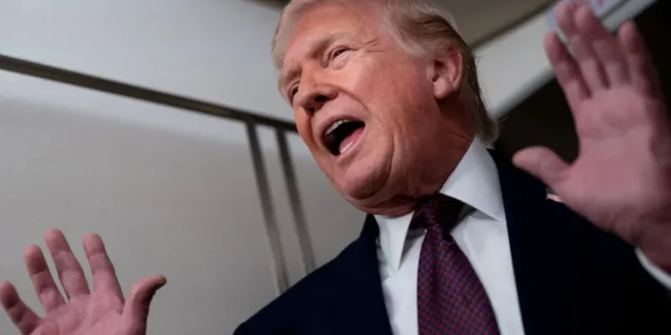 Trump propozon limitimin e interesit të kartave të kreditit për një vit, aksionet e bankave bien menjëherë.