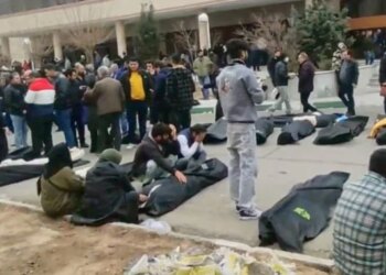 Trupa të zhdukur, varreza masive dhe '30 mijë të vdekur': çfarë fshihet pas numrit të viktimave në Iran?