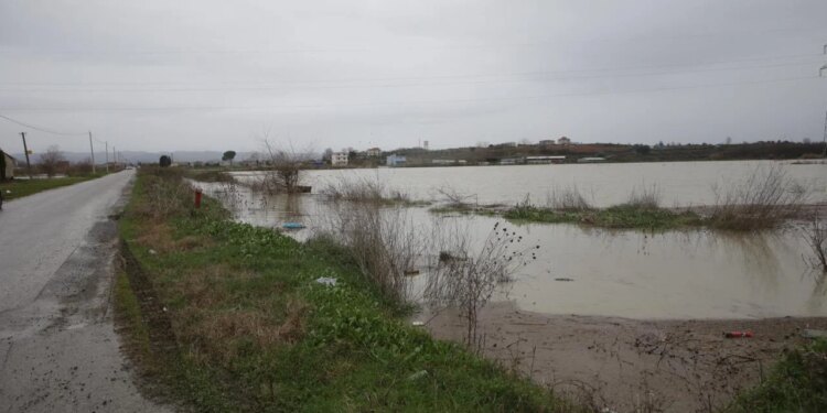 U përmbyt nga shi, ja si është situata në Durrës