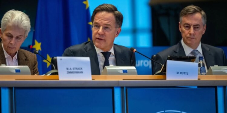 "Vazhdoni të shihni ëndrrat" / Rutte kritikon eurodeputetët në Parlamentin Europian: BE-ja është e pambrojtur pa Shtetet e Bashkuara.