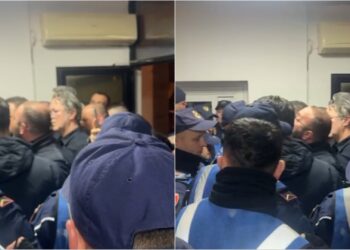 Video/ “Deputet, kush je ti që s’më lejon?”, përplasje mes Gazment Bardhit dhe policisë në komisariatin numër 1