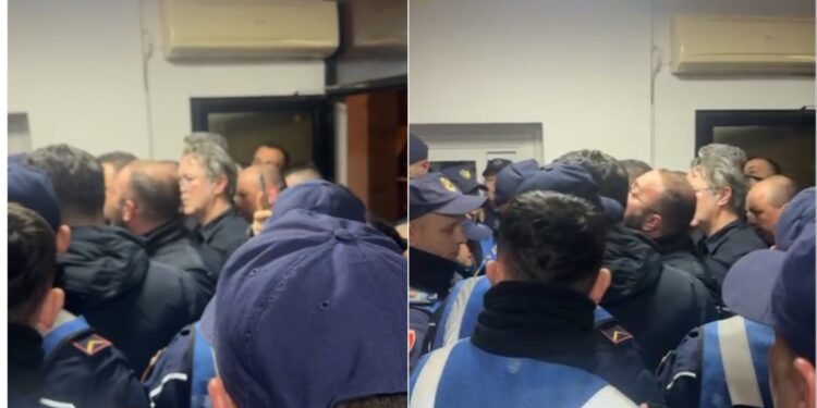 Video/ “Deputet, kush je ti që s’më lejon?”, përplasje mes Gazment Bardhit dhe policisë në komisariatin numër 1