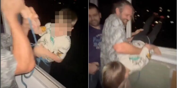 Video/ Pamje të tmerrshme, baba i dehur var djalin e tij nga kati i shtatë i pallatit për t’i bërë kaluar kohë miqve.