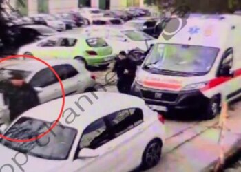 Video e re e Altin Ndocit: Momenti kur hyn në spital pa pranga dhe shoqërohet vetëm nga një efektiv.