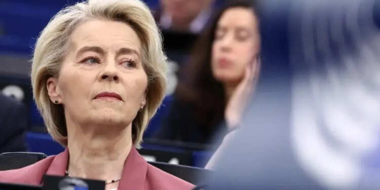 Von der Leyen përballet me mocionin e katërt të mosbesimit pas tre të tjerëve që e kaloi