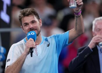 Wawrinka thotë lamtumirë Australian Open teksa bën një përshëndetje për fansat...