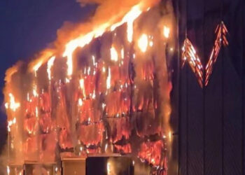 Zjarr i fuqishëm në një fabrikë në Gjakovë