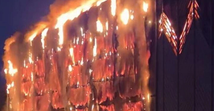 Zjarr i fuqishëm në një fabrikë në Gjakovë