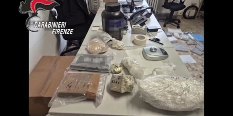 ‘Laboratori i kokainës në Firencë me vlerë 700 mijë euro, arrestohet një shqiptar dhe tre kolumbianë’