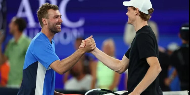 ‘One Point Slam’ në tennis: Sinner i eliminuar nga një diletant, Alcaraz humbet ndaj Sakkarit