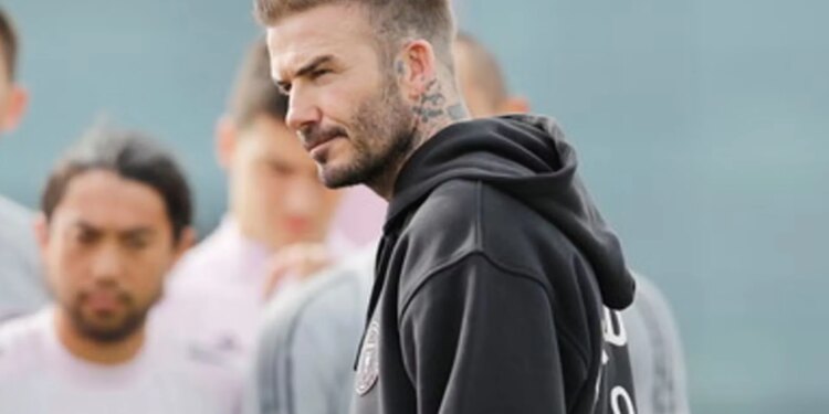 ‘Shkëndijat’ në Familjen Beckham; David përgjigjet ndaj Brooklyn-it