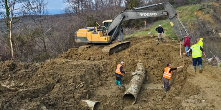 11 probleme me furnizimin me ujë në Durrës për shkak të defekteve në tubacione pas rrëshqitjes së dheut.