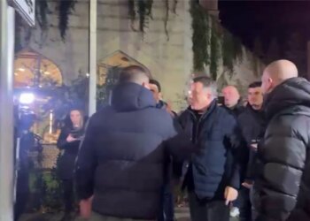 22:00
Protesta e PD-së: Flamur Noka në përleshje me efektivët civilë të policisë - Pse ndodhin këto tensione me qytetarët?